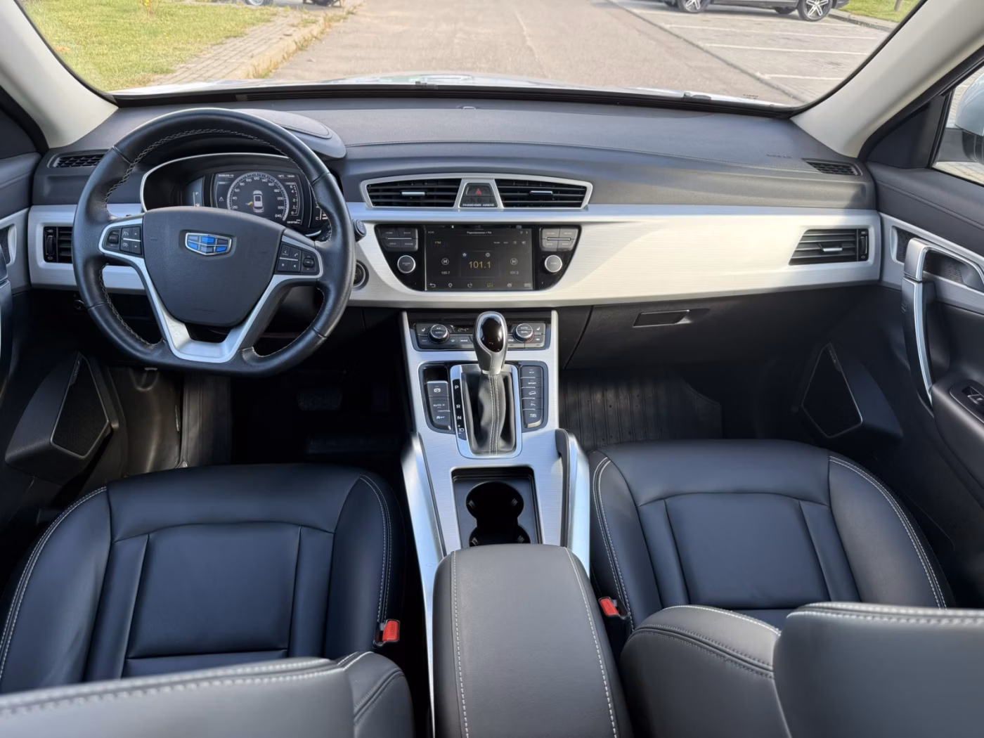 Geely Atlas фото 11
