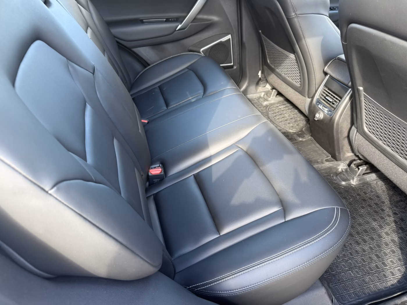 Geely Atlas фото 12