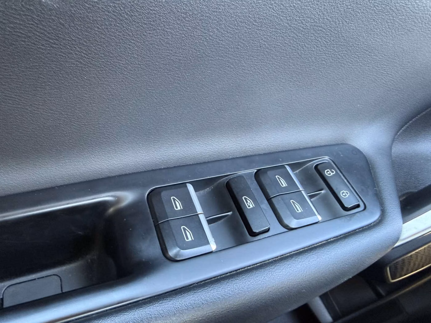 Geely Atlas фото 15