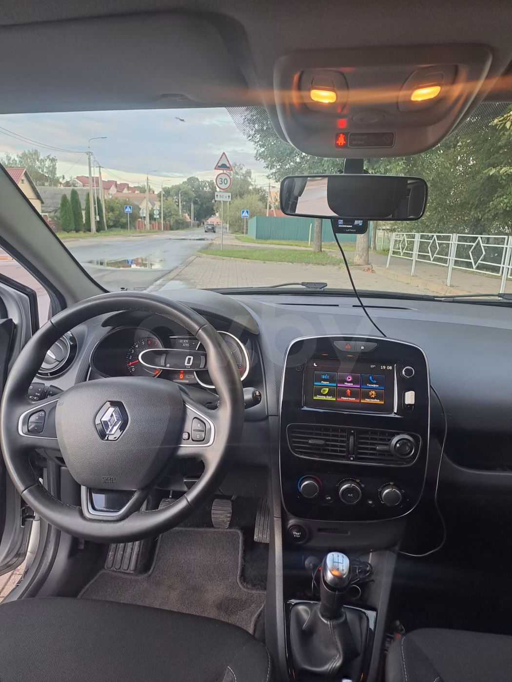 Renault Clio фото 14