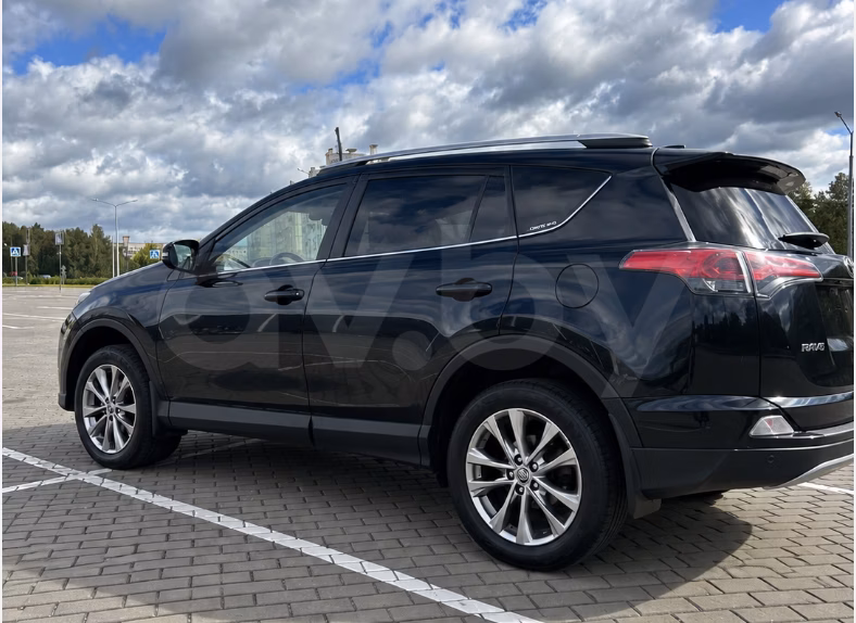 Toyota RAV4 фото 2