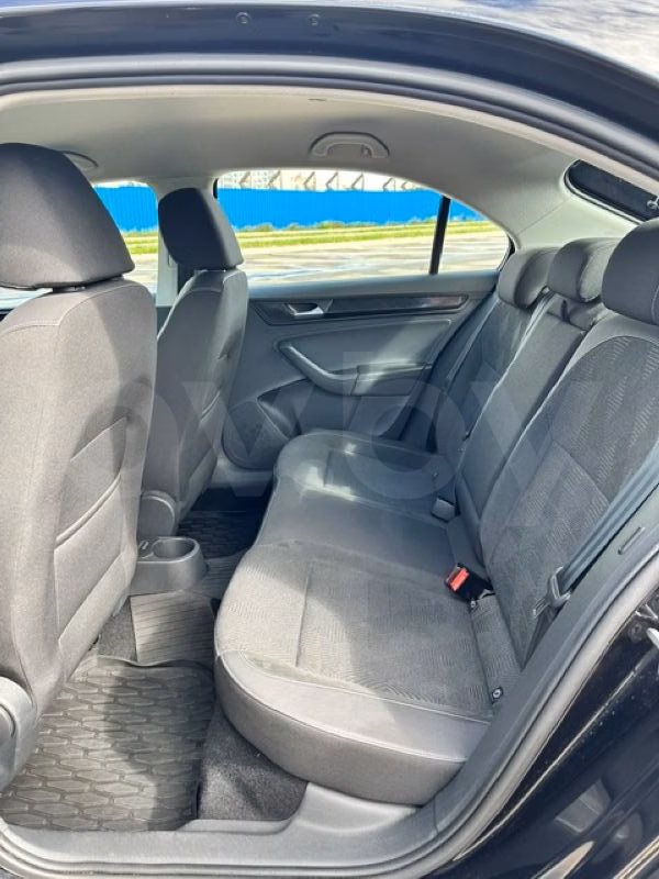 Volkswagen Polo Sedan фото 10