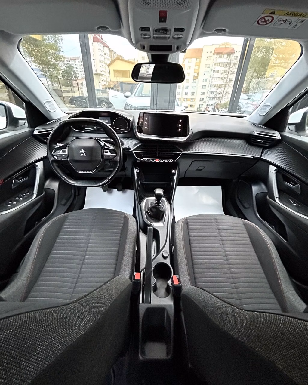 Peugeot 2008 фото 9