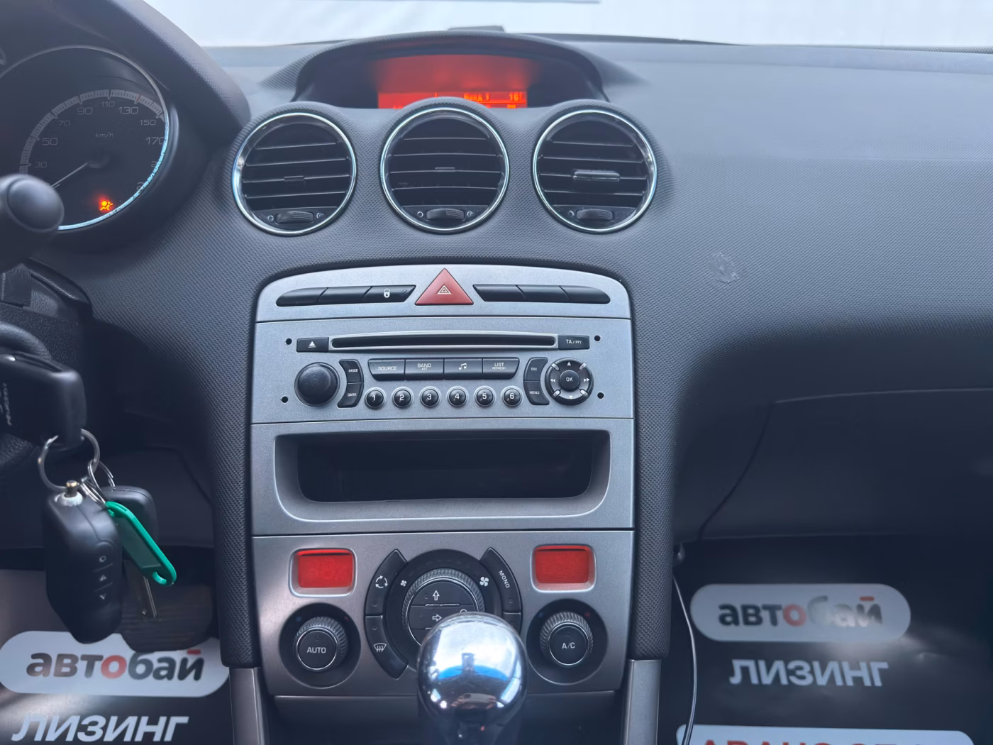 Peugeot 308 фото 10