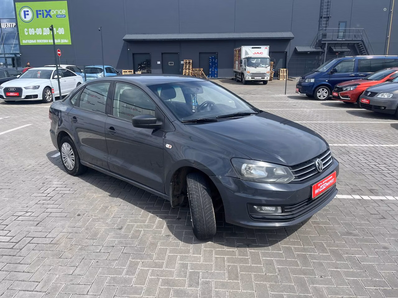 Volkswagen Polo Sedan фото 3