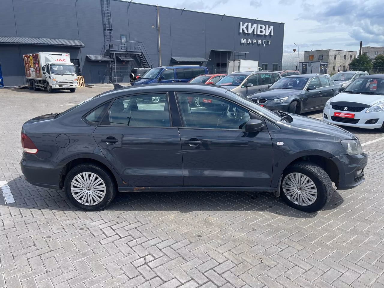 Volkswagen Polo Sedan фото 4