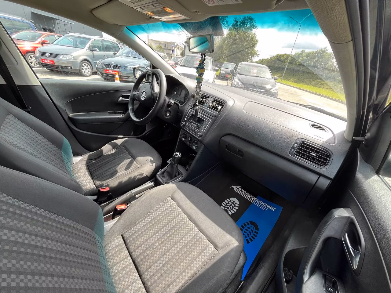 Volkswagen Polo Sedan фото 12