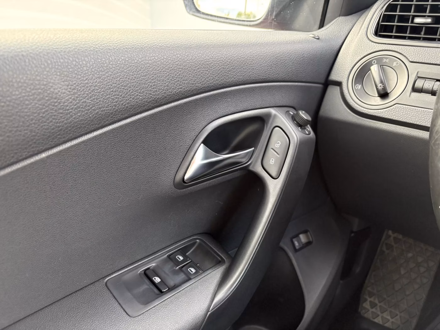 Volkswagen Polo Sedan фото 13