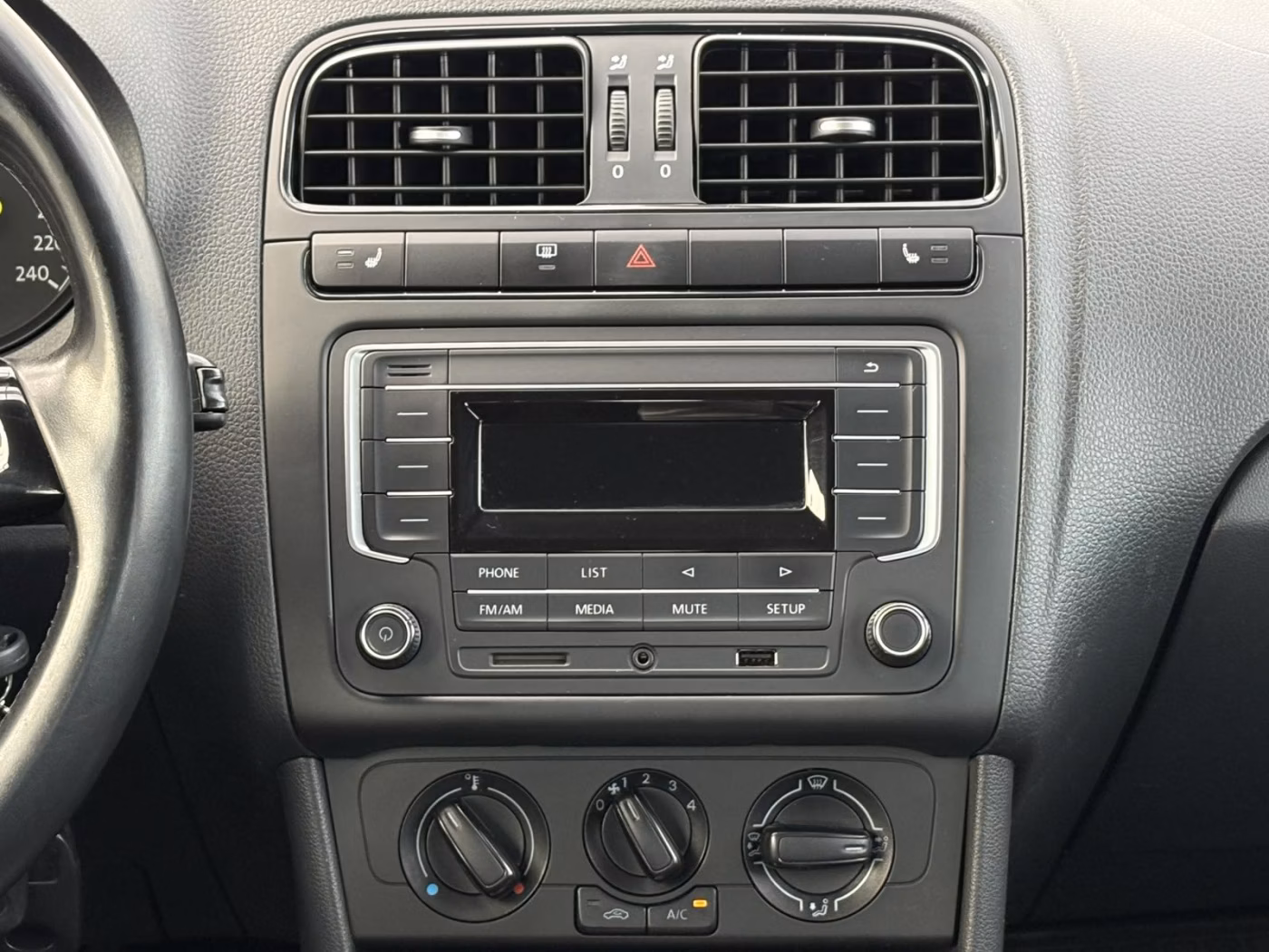 Volkswagen Polo Sedan фото 12