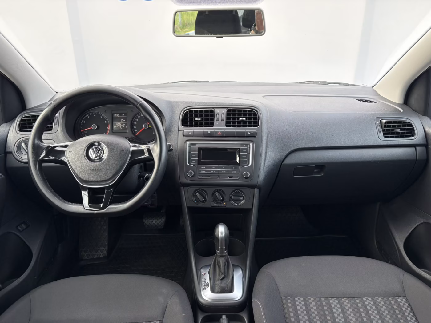 Volkswagen Polo Sedan фото 7
