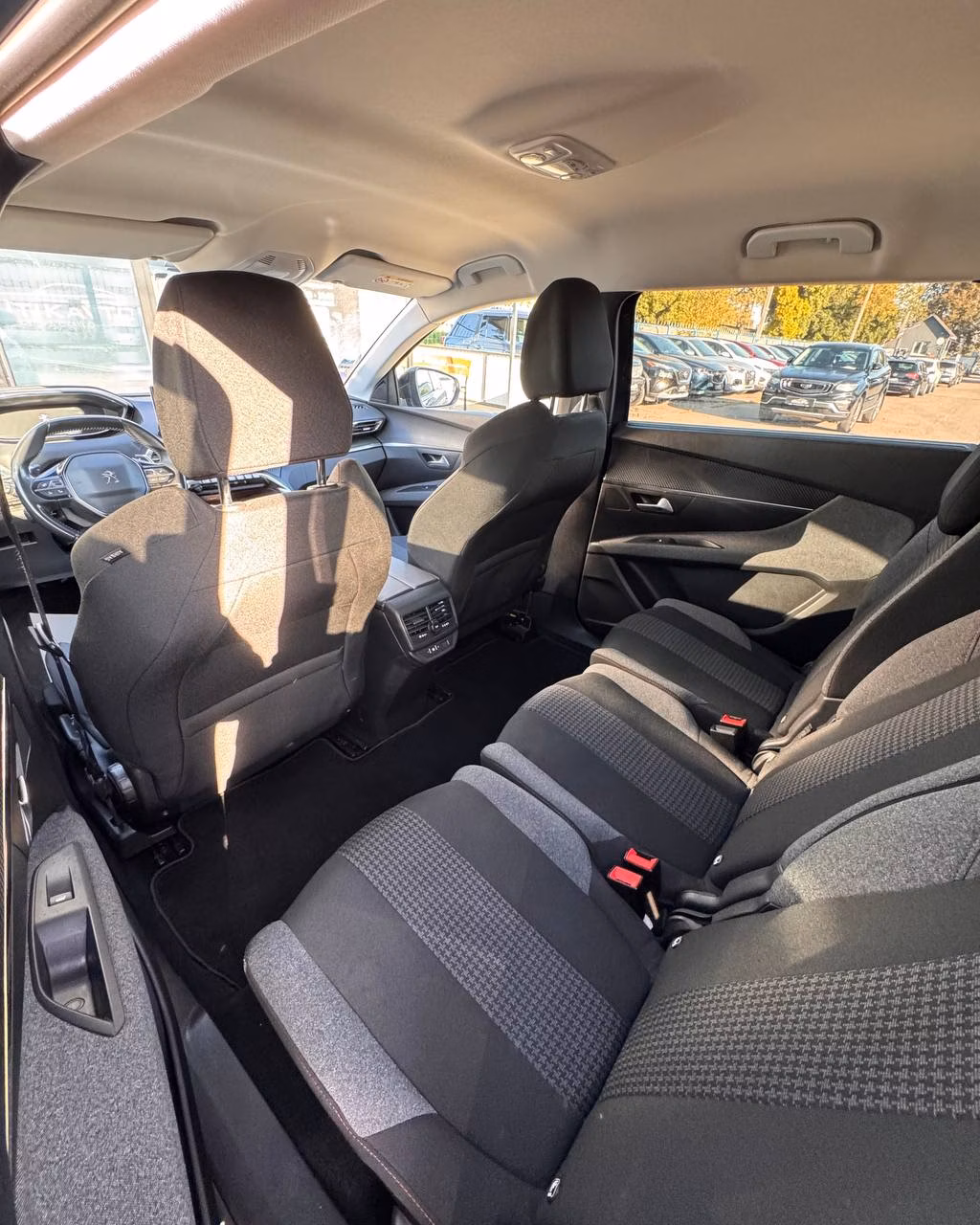 Peugeot 5008 фото 12