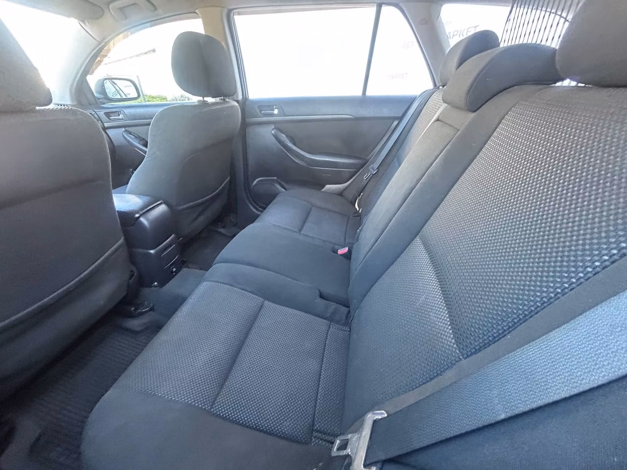 Toyota Avensis фото 6