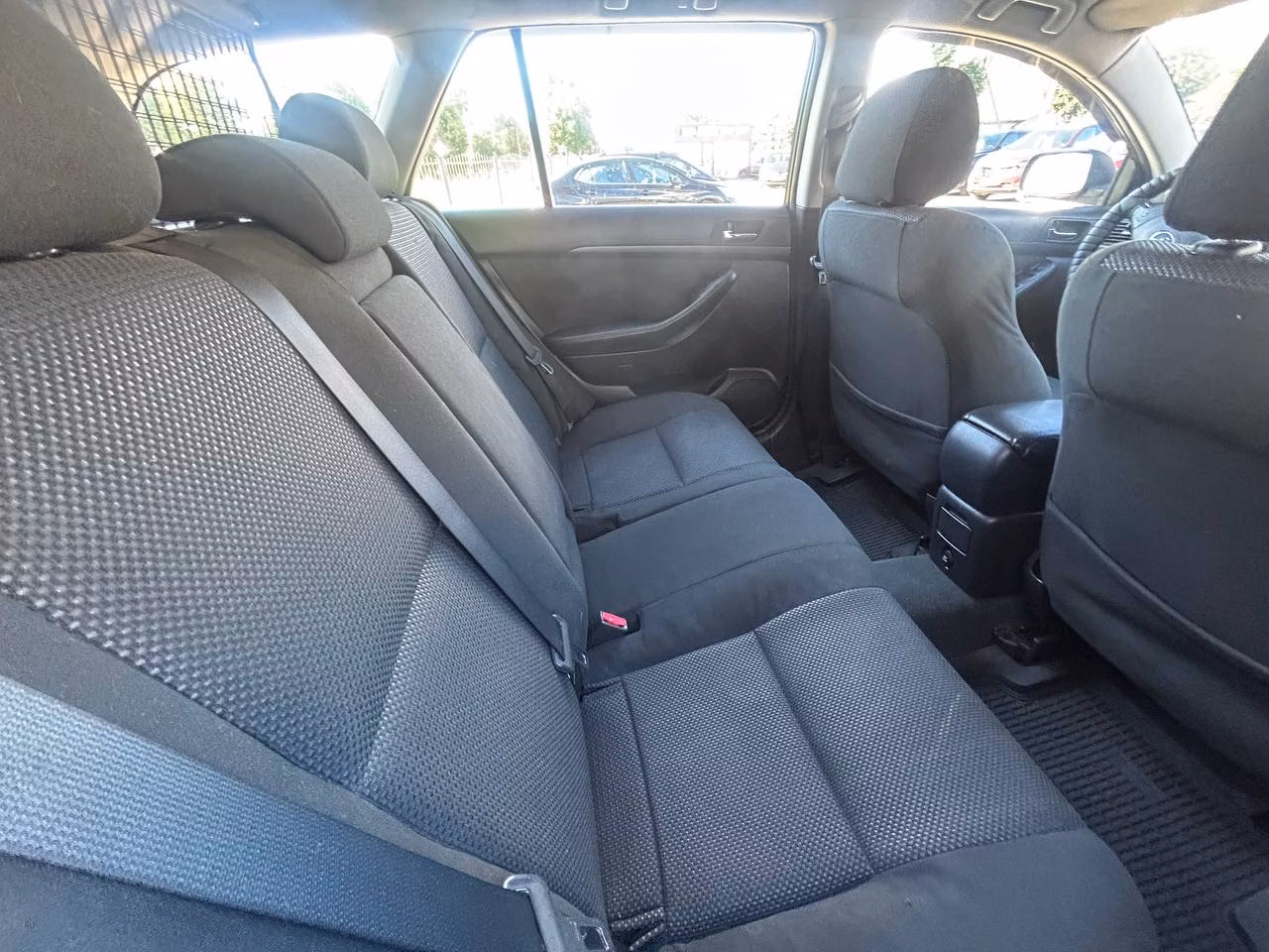 Toyota Avensis фото 8