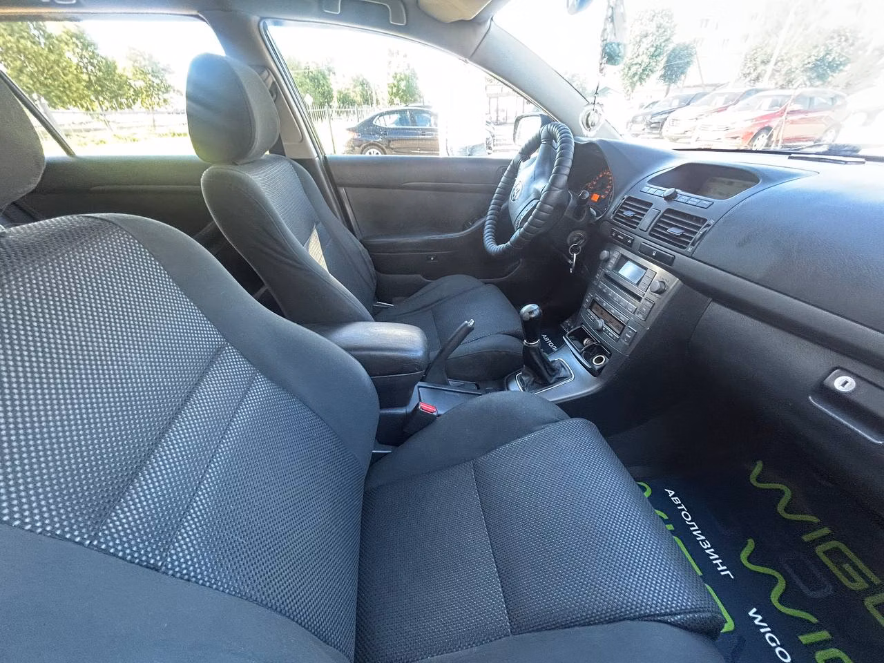 Toyota Avensis фото 9