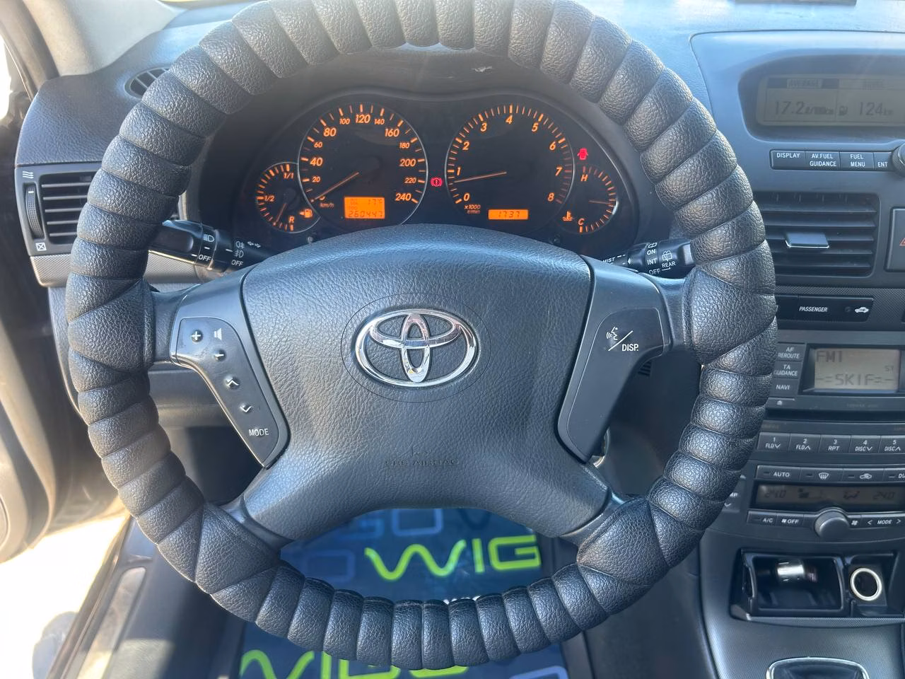 Toyota Avensis фото 10