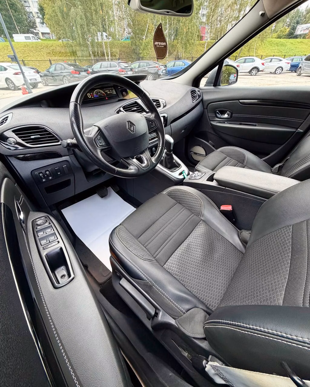 Renault Grand Scenic фото 9