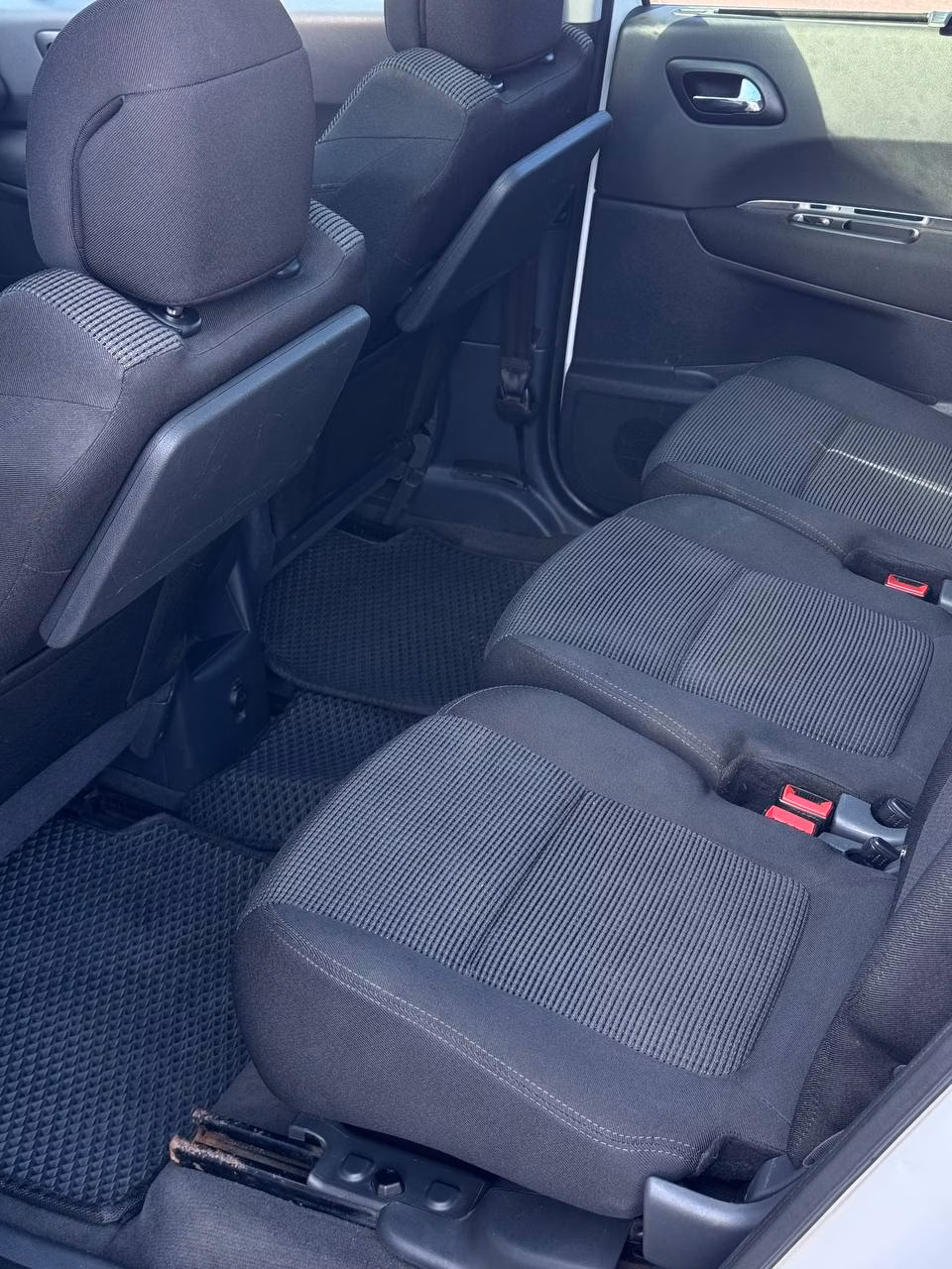 Peugeot 5008 фото 17