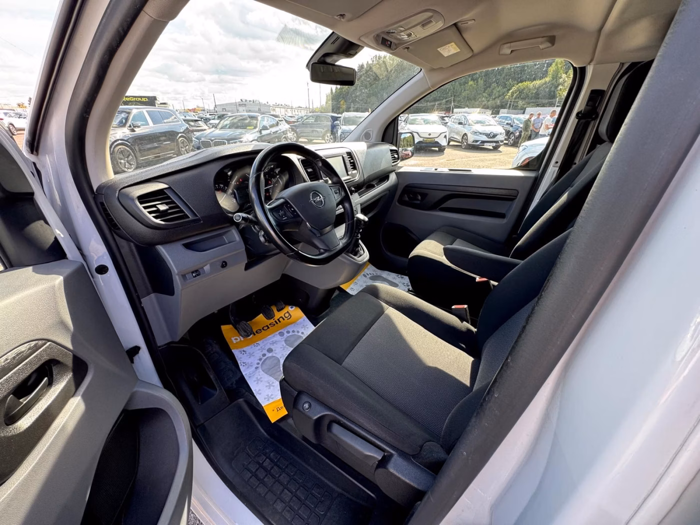 Opel Vivaro фото 9