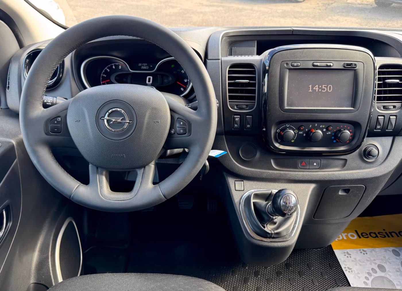 Opel Vivaro фото 13