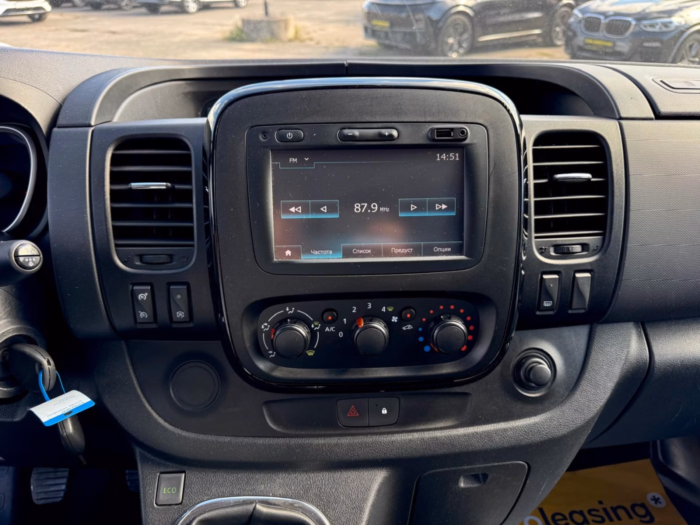 Opel Vivaro фото 18