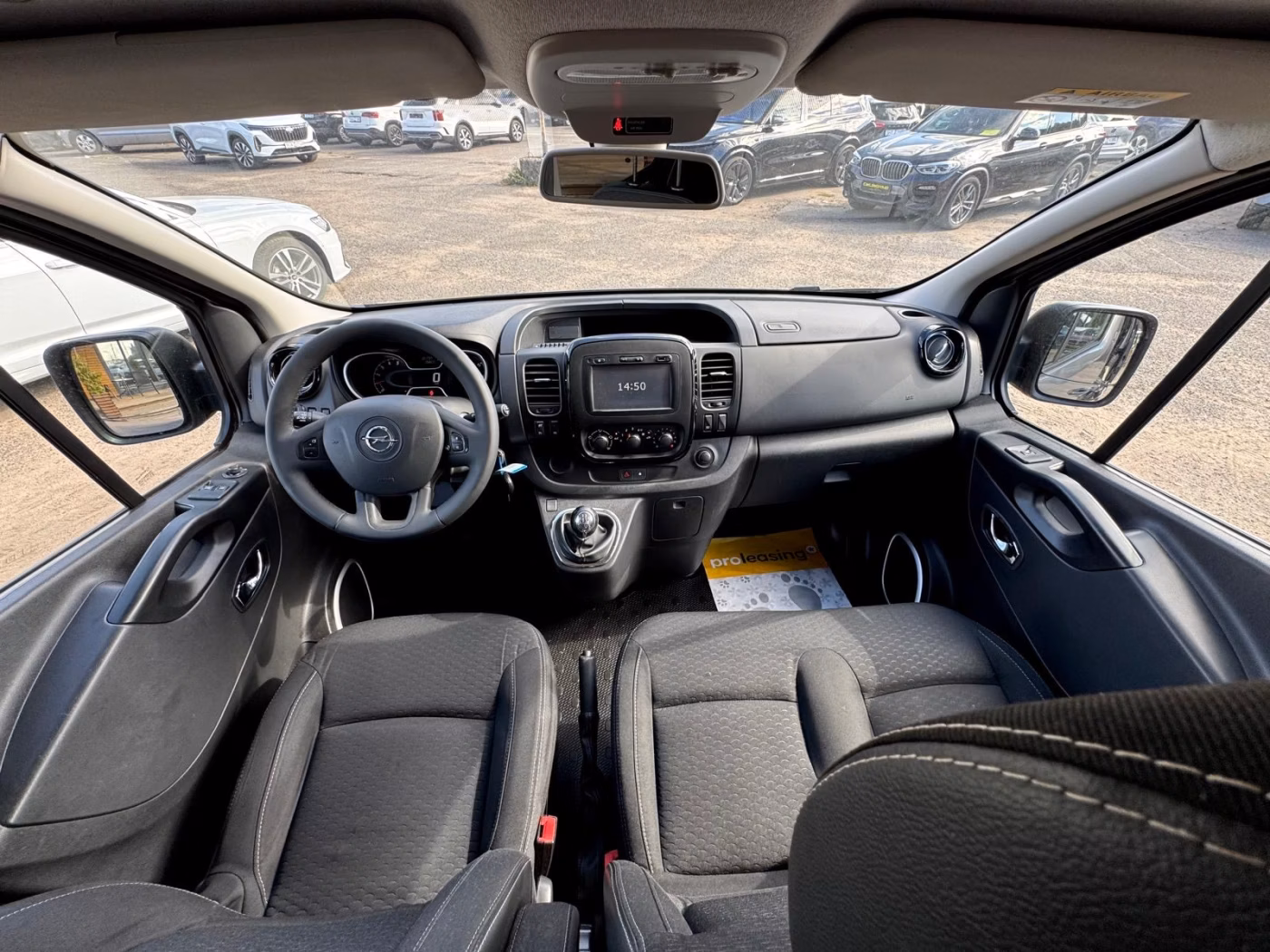 Opel Vivaro фото 12