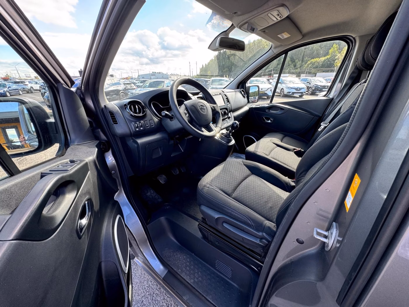 Opel Vivaro фото 9