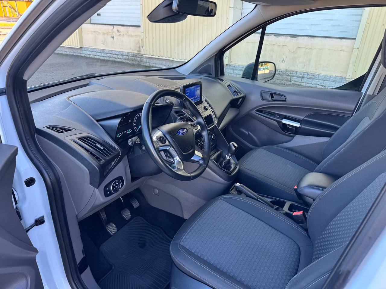 Ford Tourneo Connect фото 11