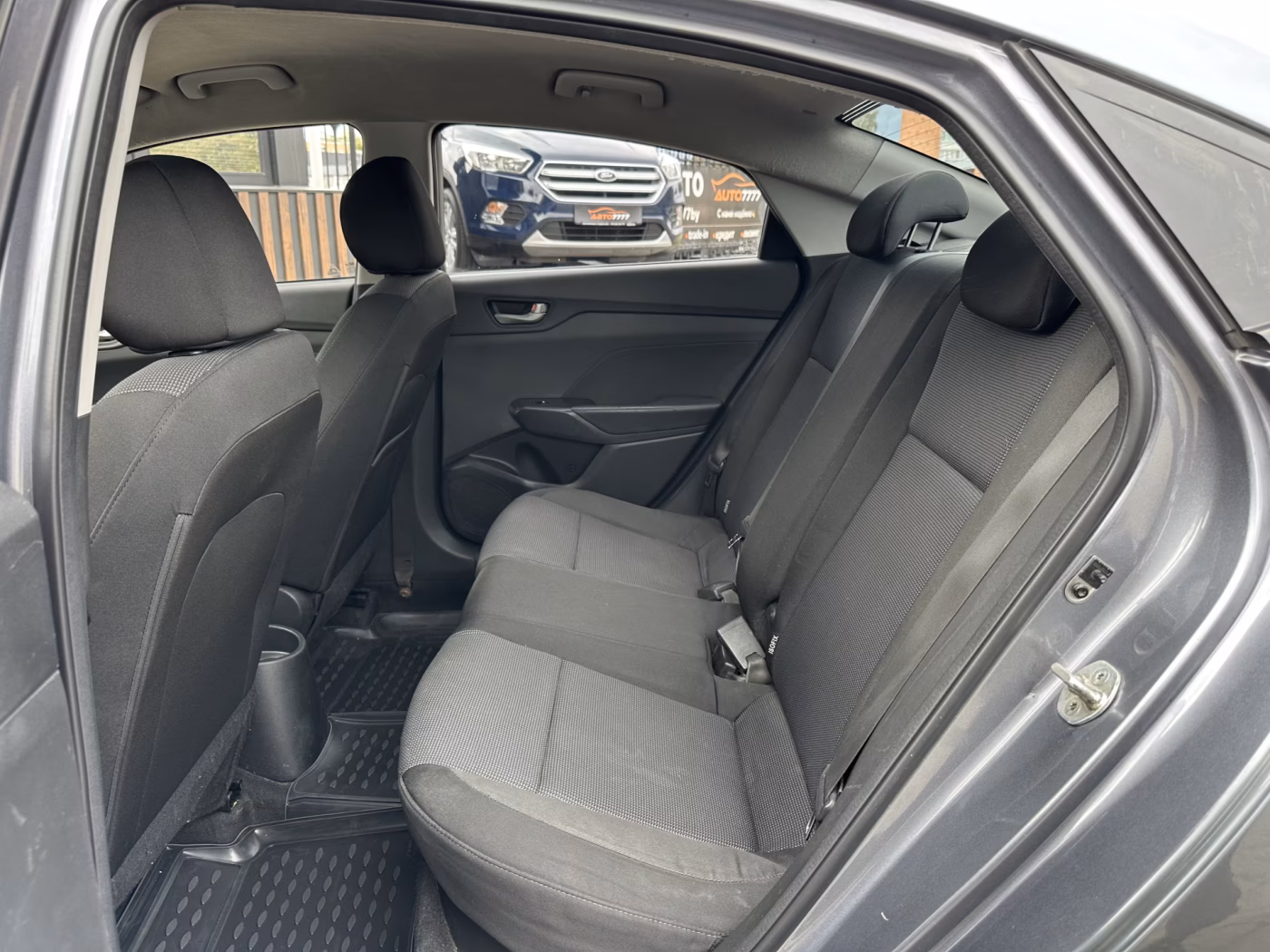 Hyundai Solaris фото 8