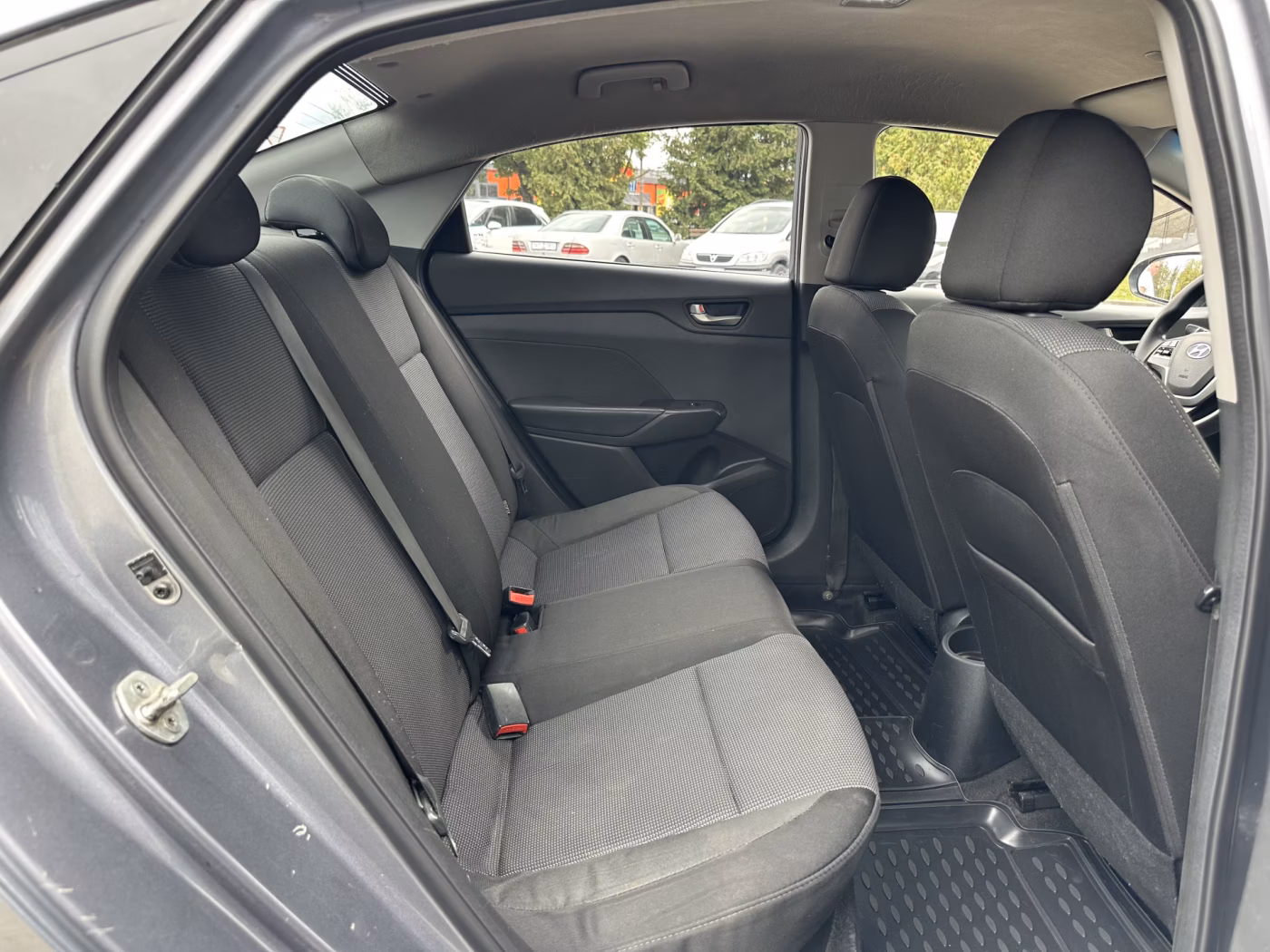 Hyundai Solaris фото 12