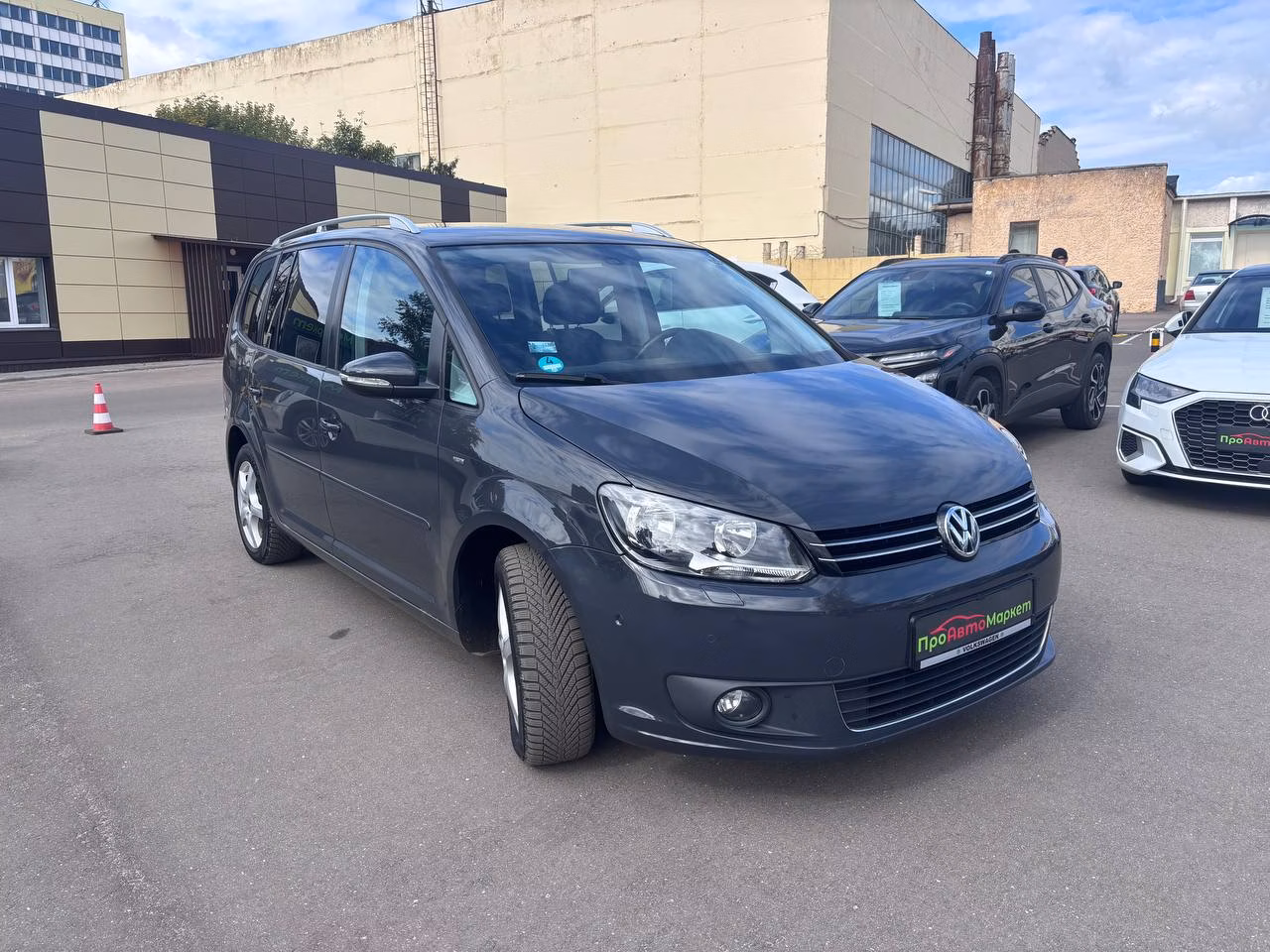 Volkswagen Touran фото 2