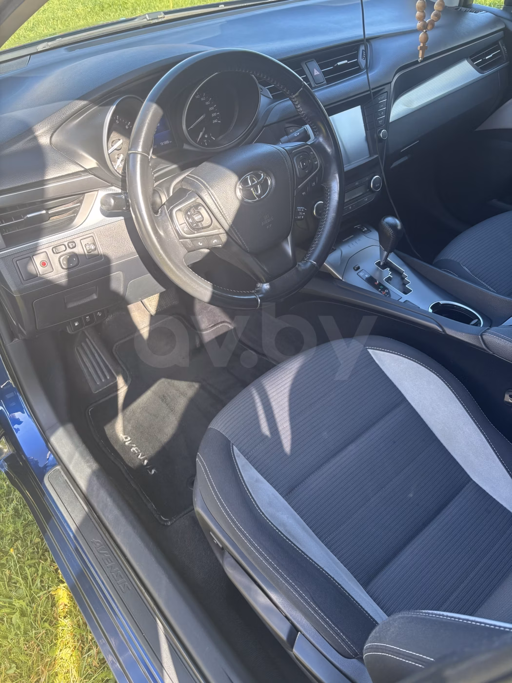 Toyota Avensis фото 12