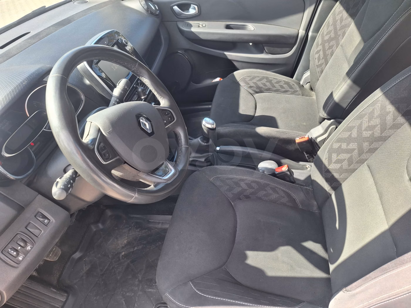Renault Clio фото 11