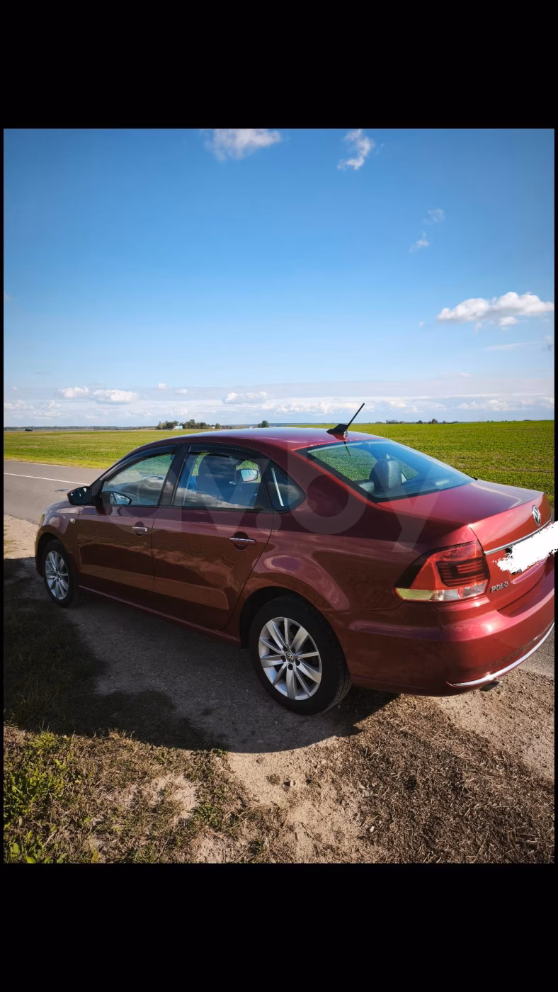 Volkswagen Polo Sedan фото 2