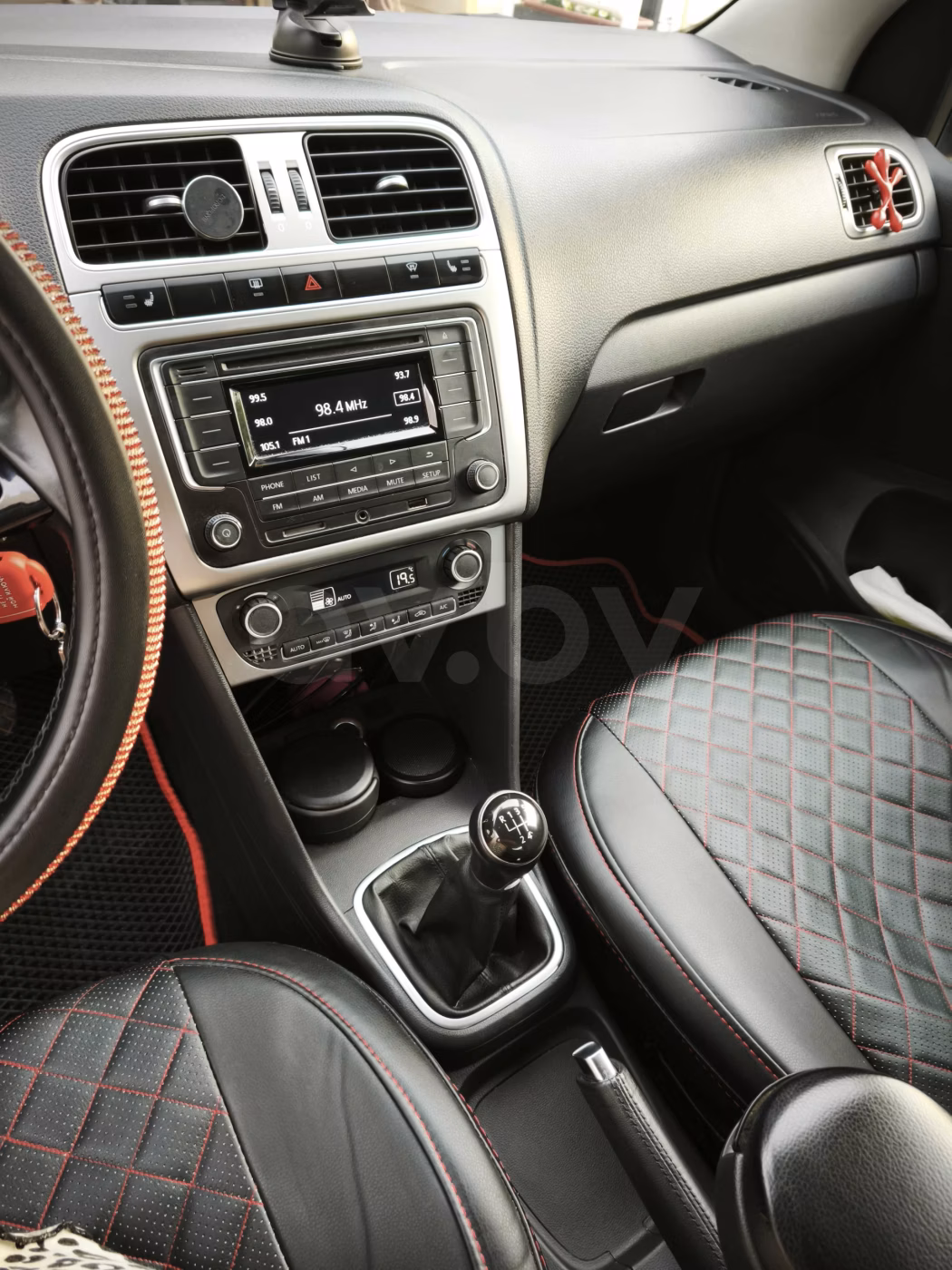 Volkswagen Polo Sedan фото 14