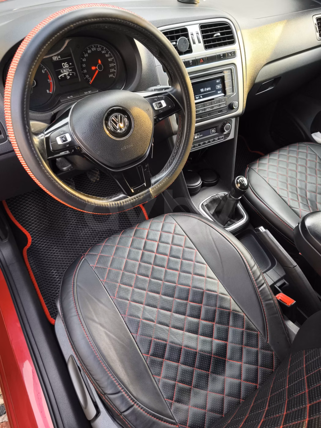 Volkswagen Polo Sedan фото 13