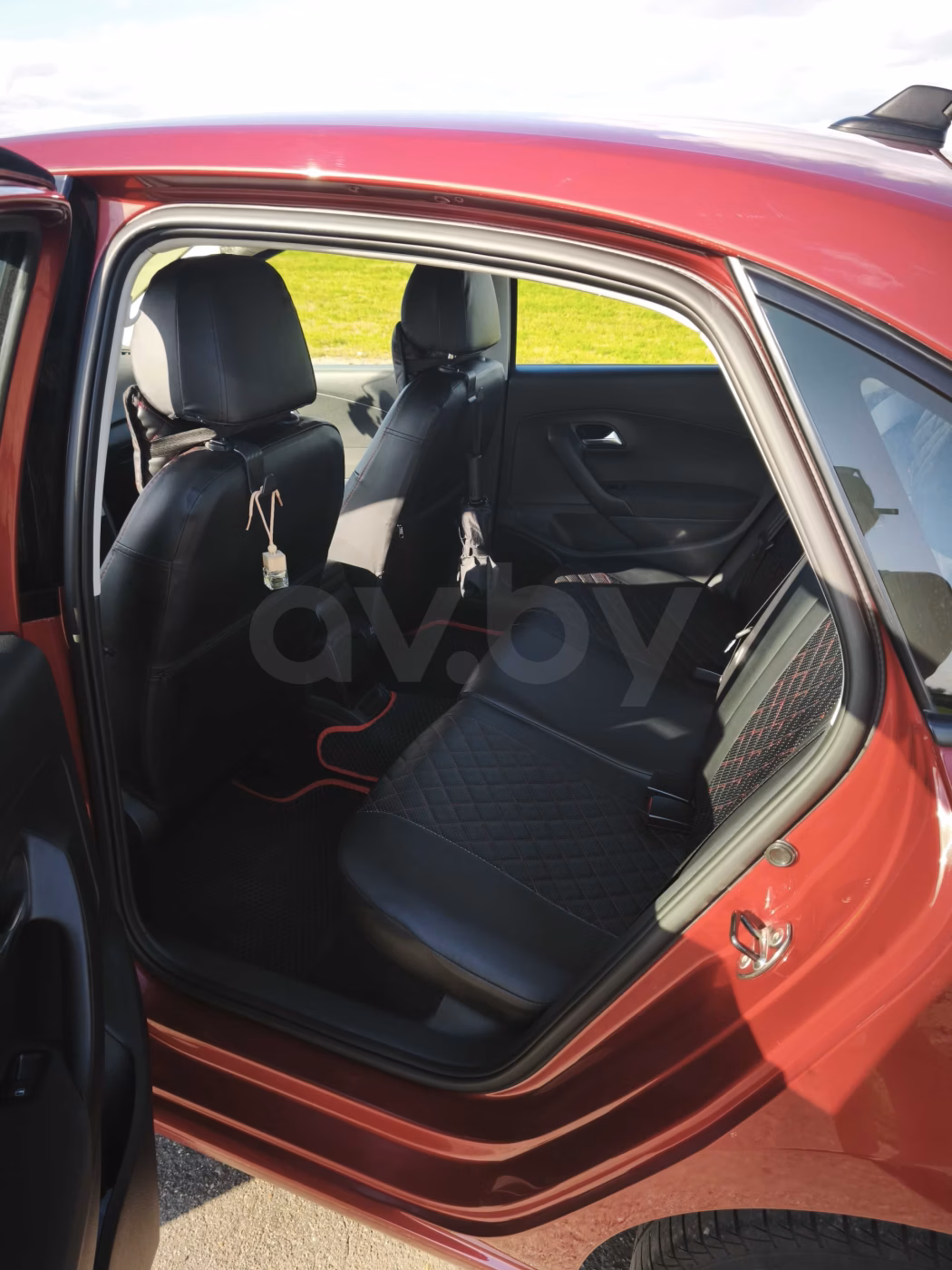 Volkswagen Polo Sedan фото 11
