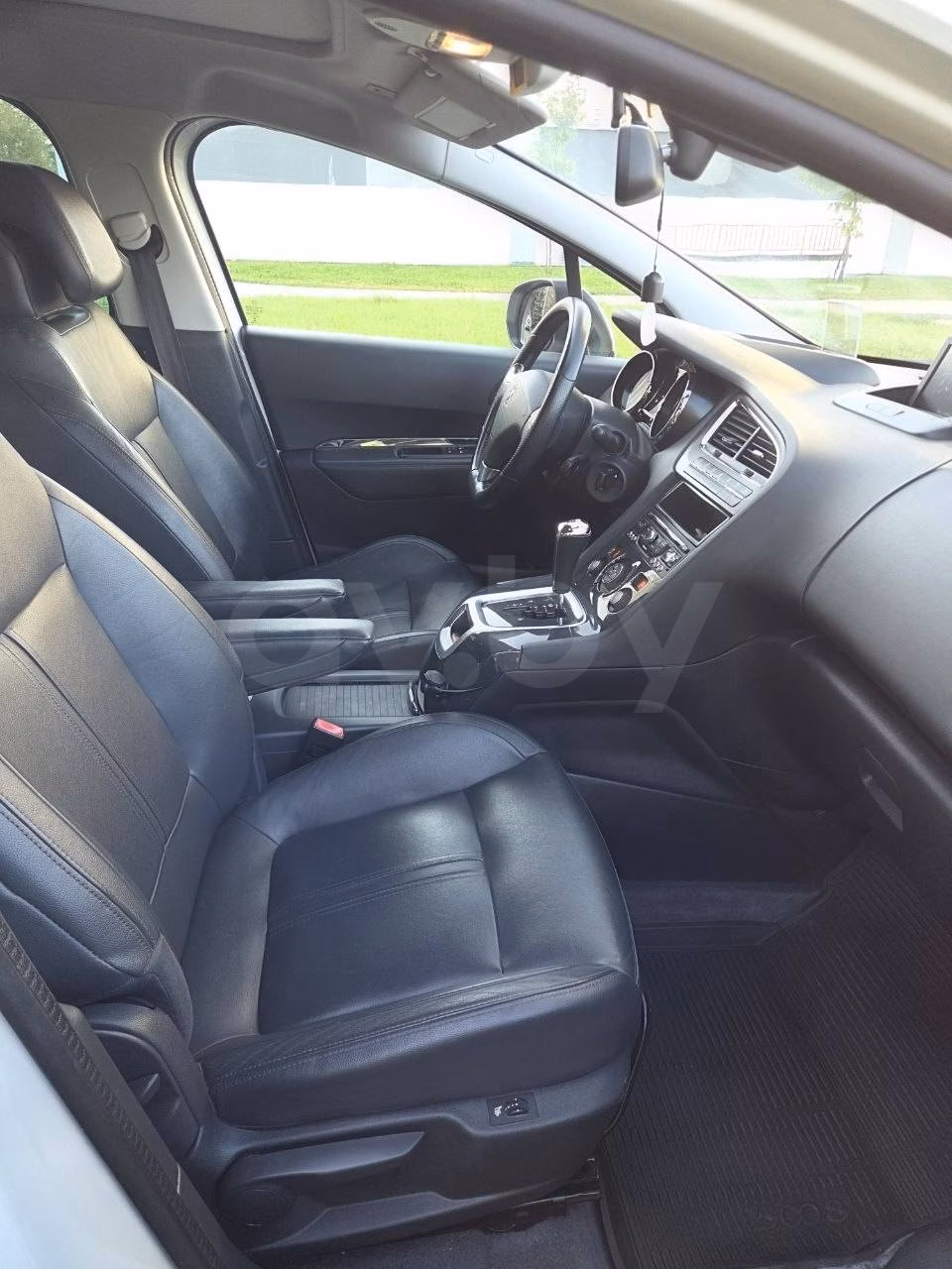 Peugeot 5008 фото 11