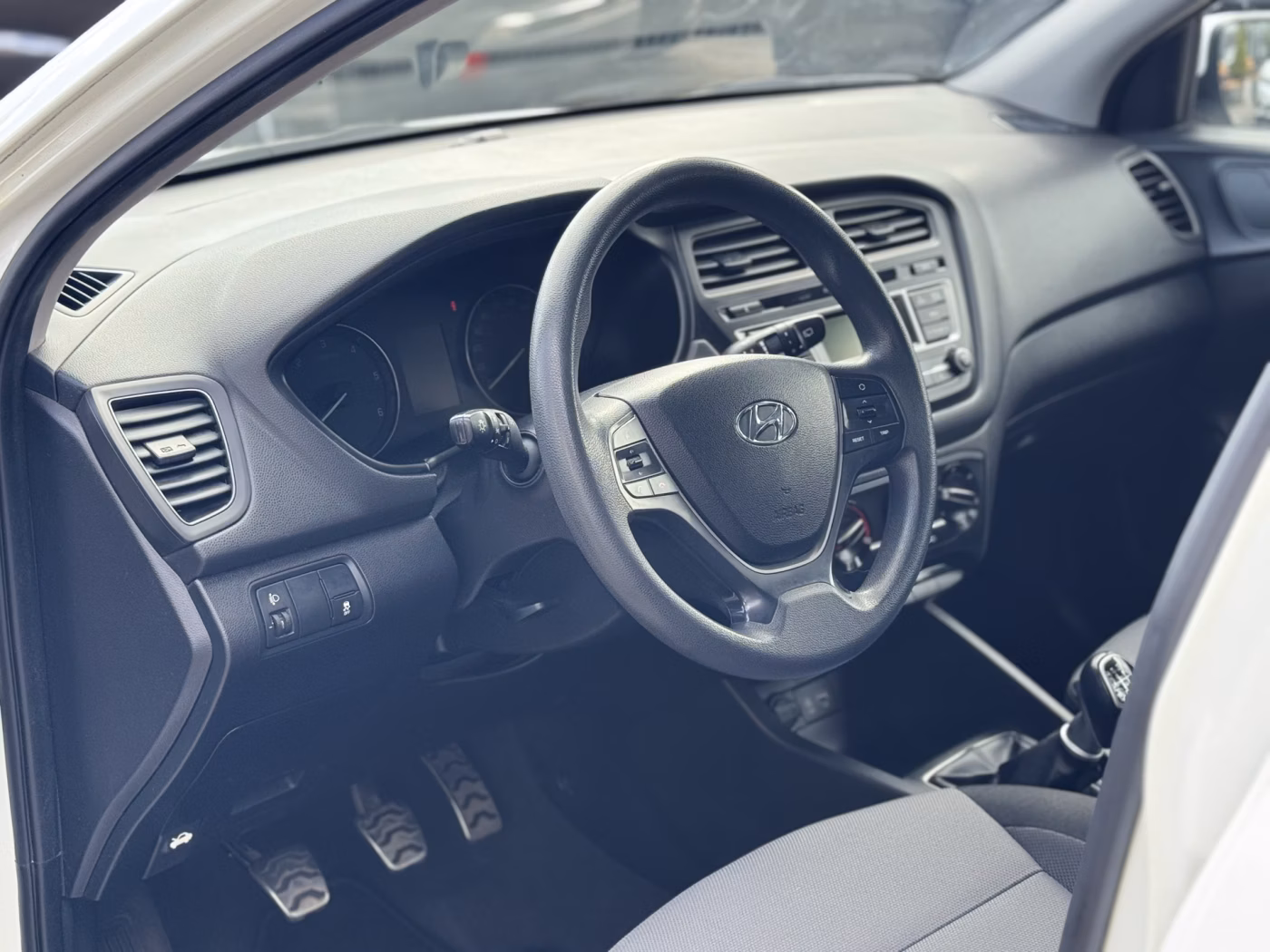 Hyundai i20 фото 13