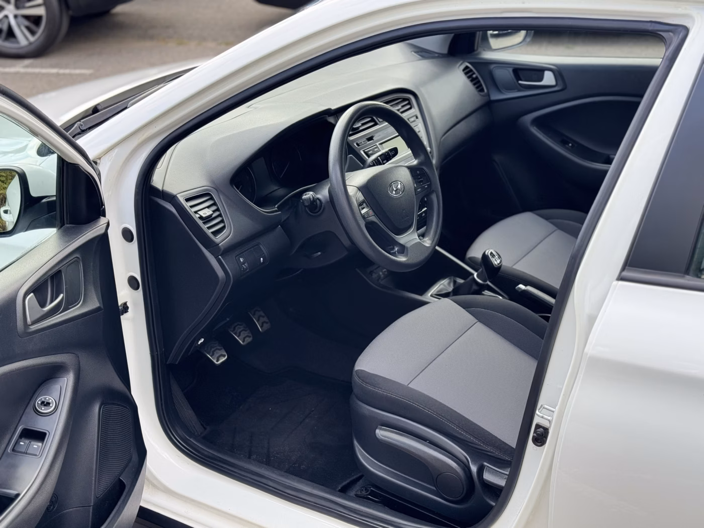 Hyundai i20 фото 12