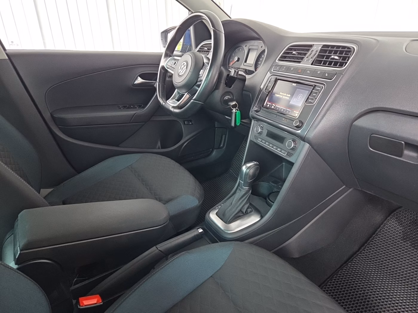 Volkswagen Polo Sedan фото 9
