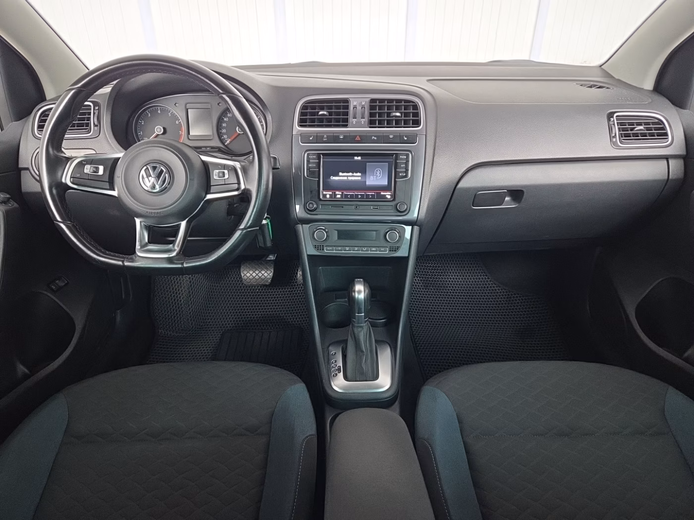 Volkswagen Polo Sedan фото 10