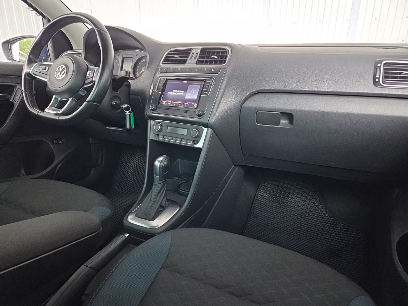 Volkswagen Polo Sedan фото 12