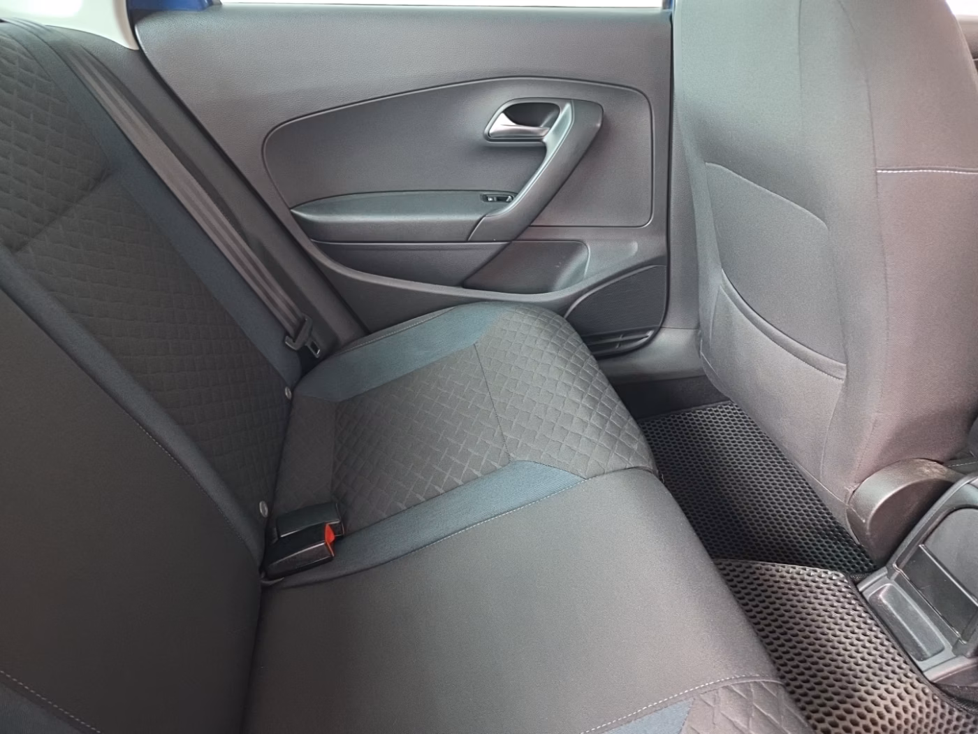 Volkswagen Polo Sedan фото 13
