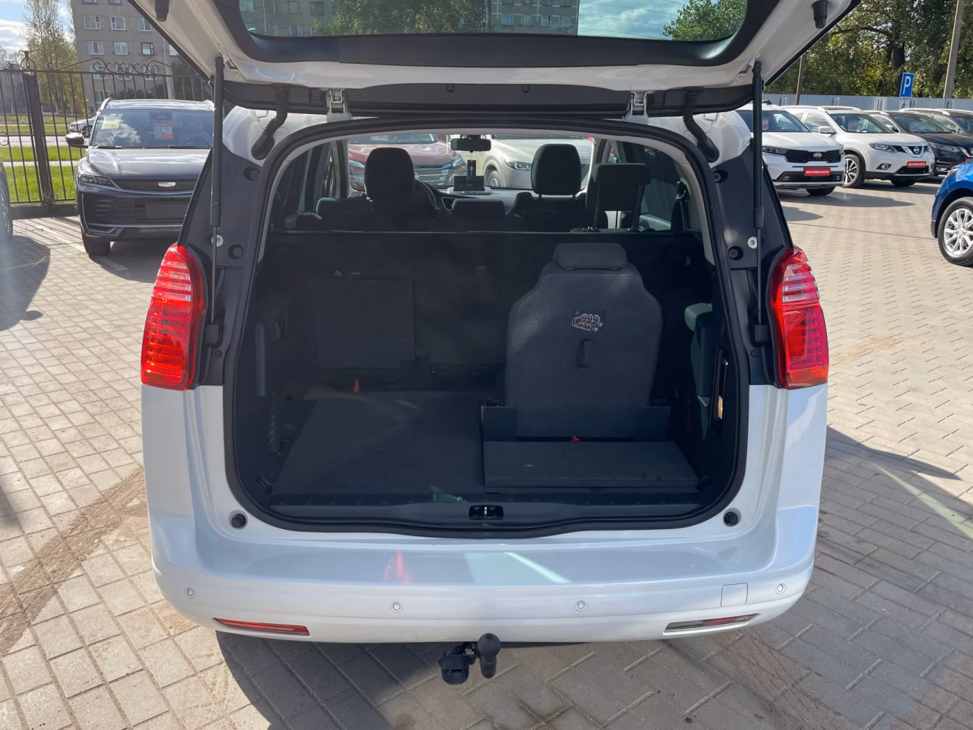 Peugeot 5008 фото 2