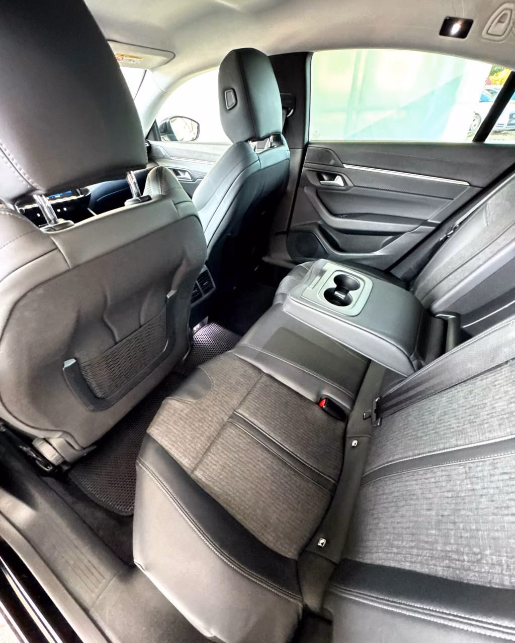 Peugeot 508 фото 12