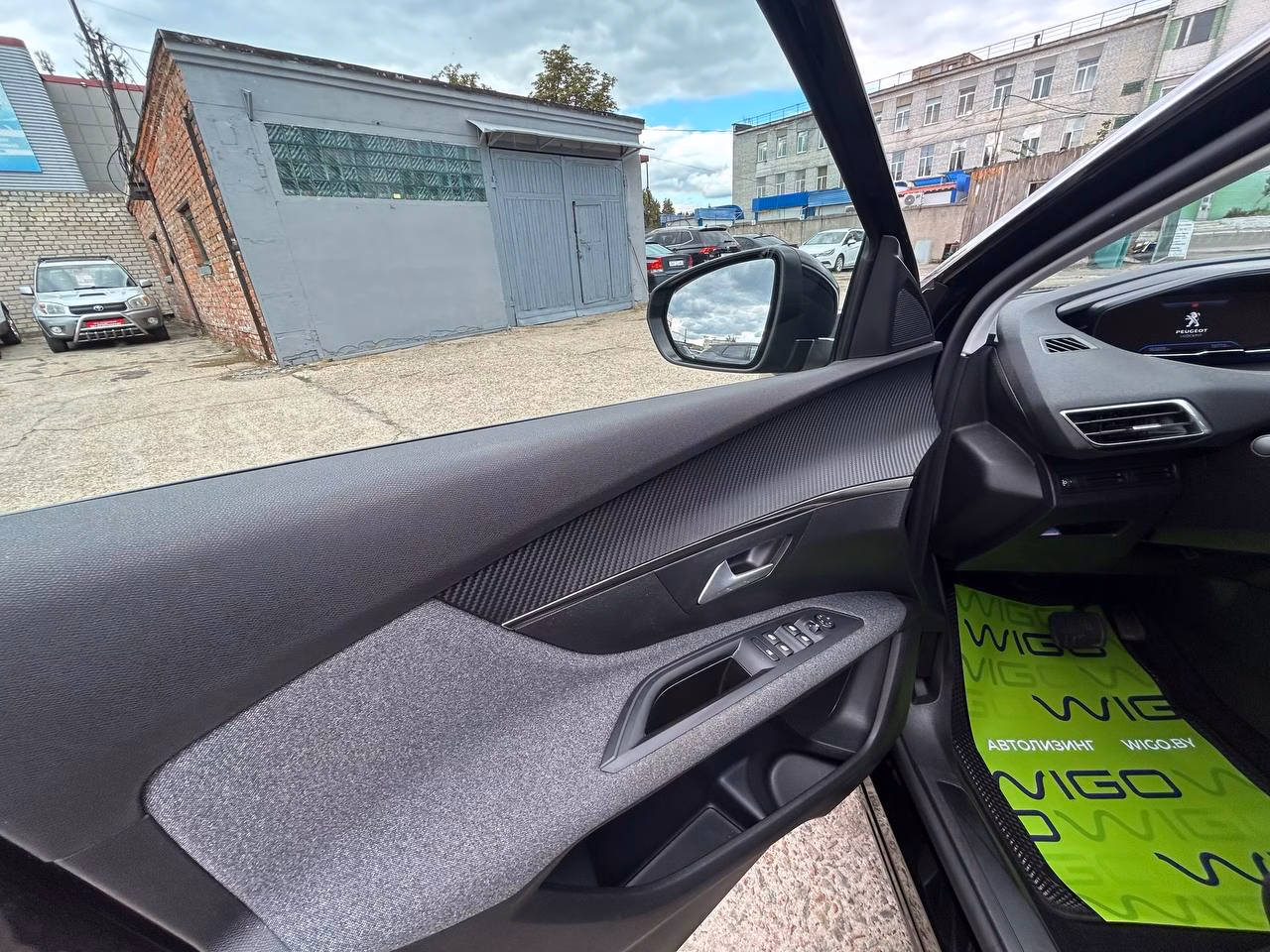 Peugeot 5008 фото 10