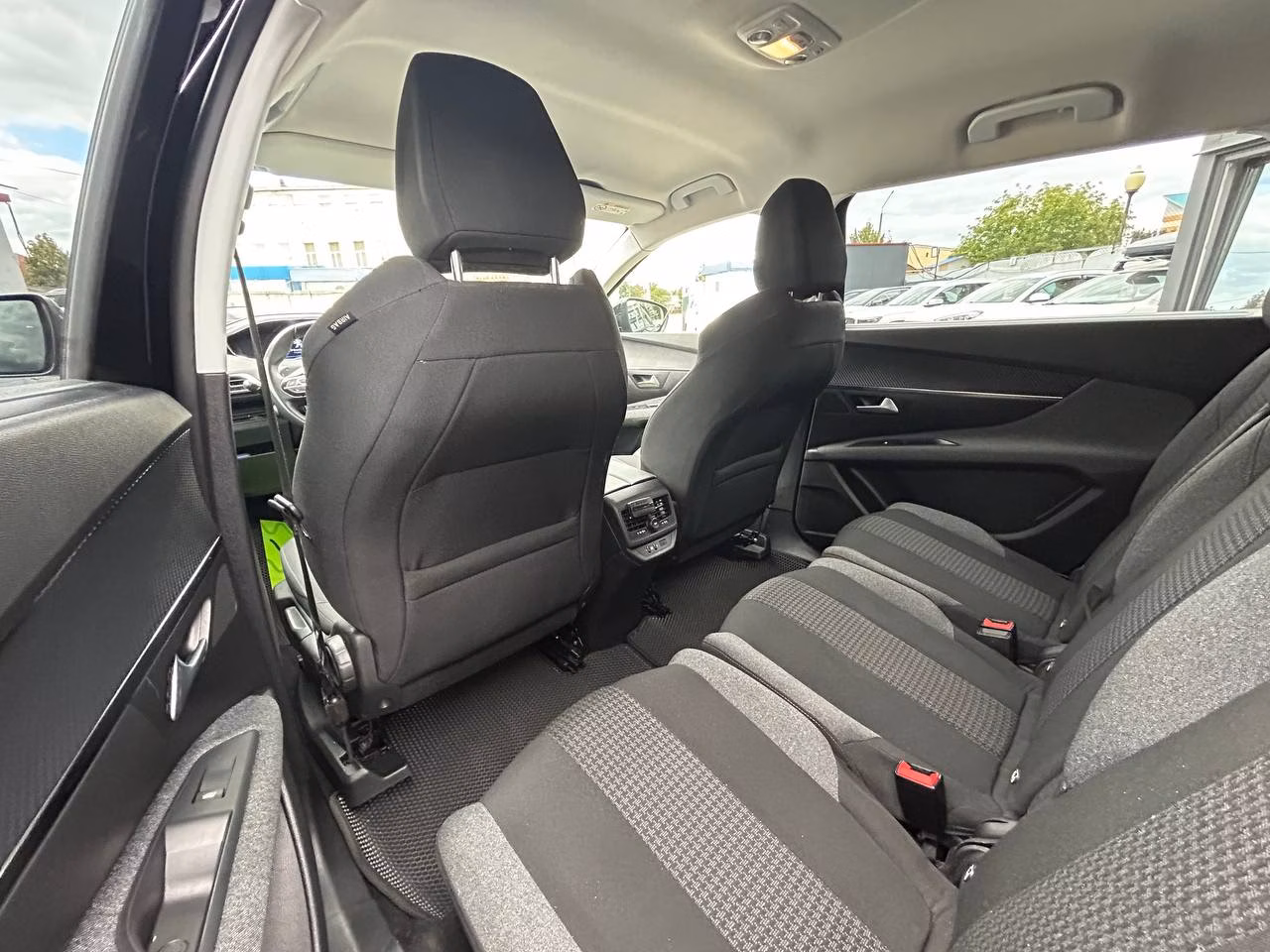 Peugeot 5008 фото 11