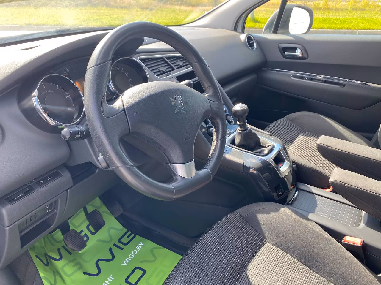 Peugeot 5008 фото 9