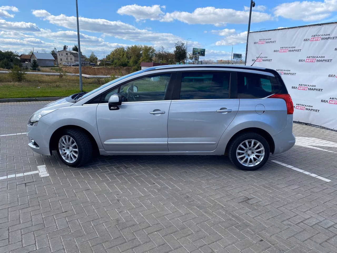 Peugeot 5008 фото 8