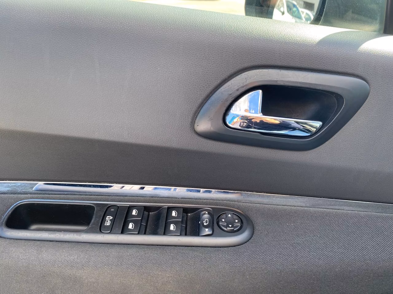 Peugeot 5008 фото 15